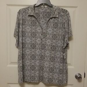 Croft And Barrow Women's Gray Patterned Short Sleeve Shirt